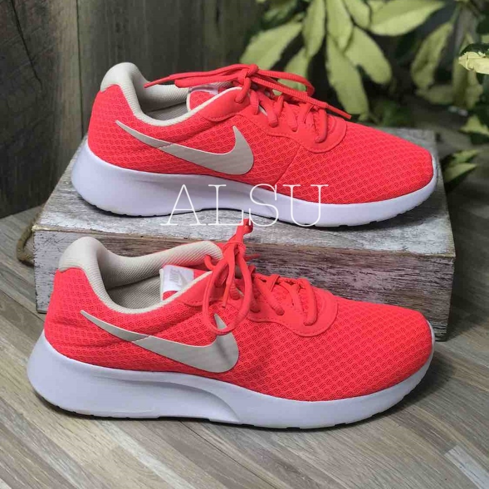 NWT Nike Tanjun Coral Red W AUTHENTIC - Picture 3 of 7